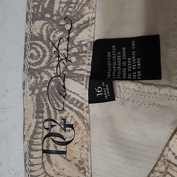 NWT DG2 by Diane Gilman Paisley Flare Pants with fringe hem Size 16 - Picture 3 of 7